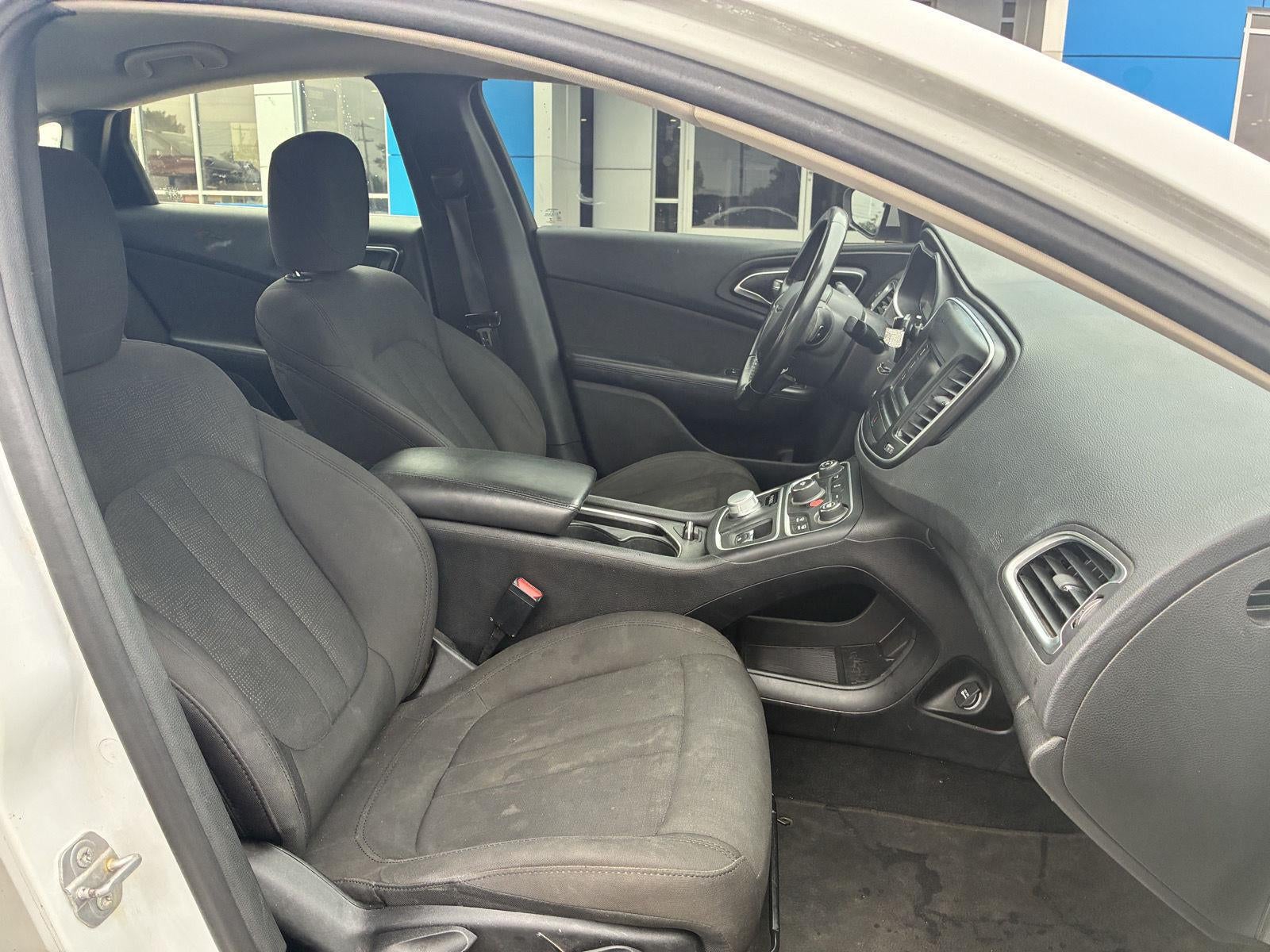 2016 Chrysler 200 Limited