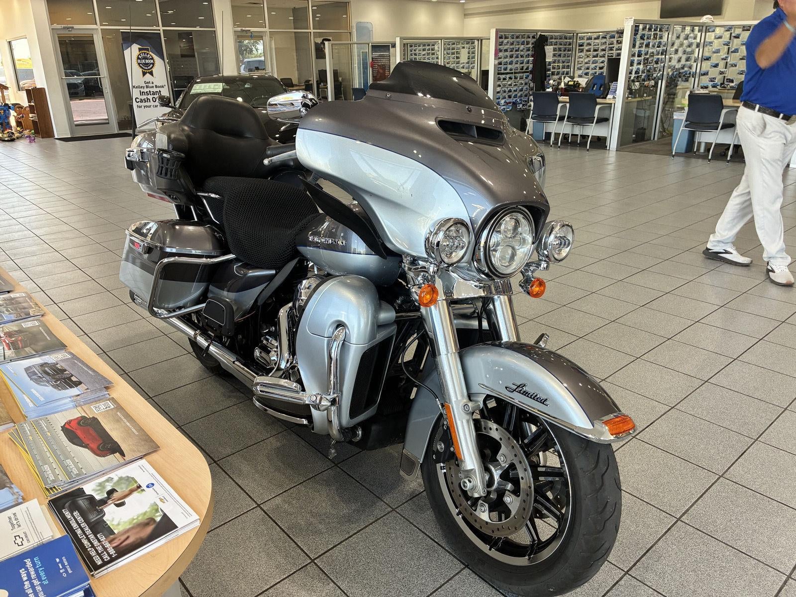 2014 HARLEY-DAVID FLHTK Base