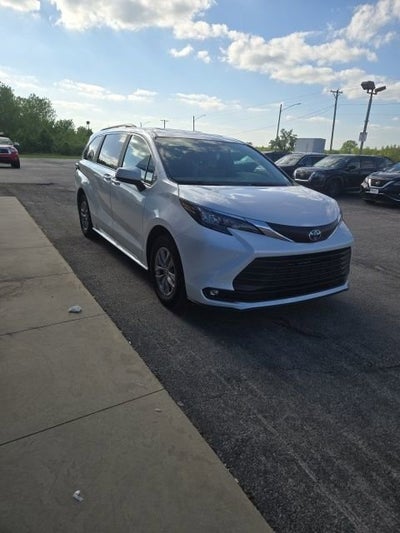 2025 Toyota Sienna XLE