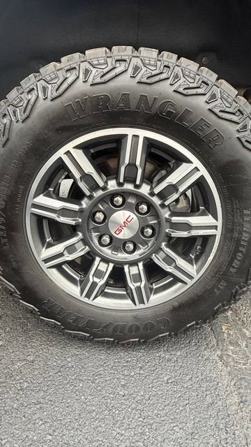 2024 GMC Sierra 1500 AT4