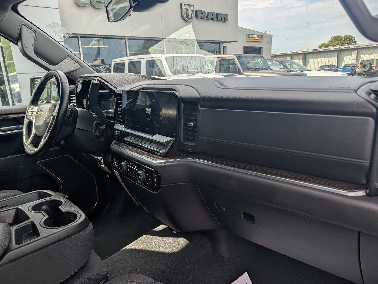 2023 Chevrolet Silverado 1500 4WD Crew Cab Standard Bed LT