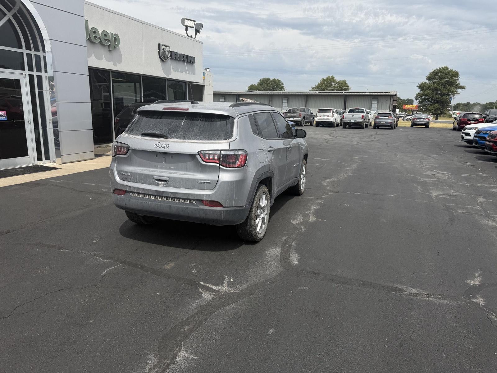 2023 Jeep Compass Latitude Lux FWD